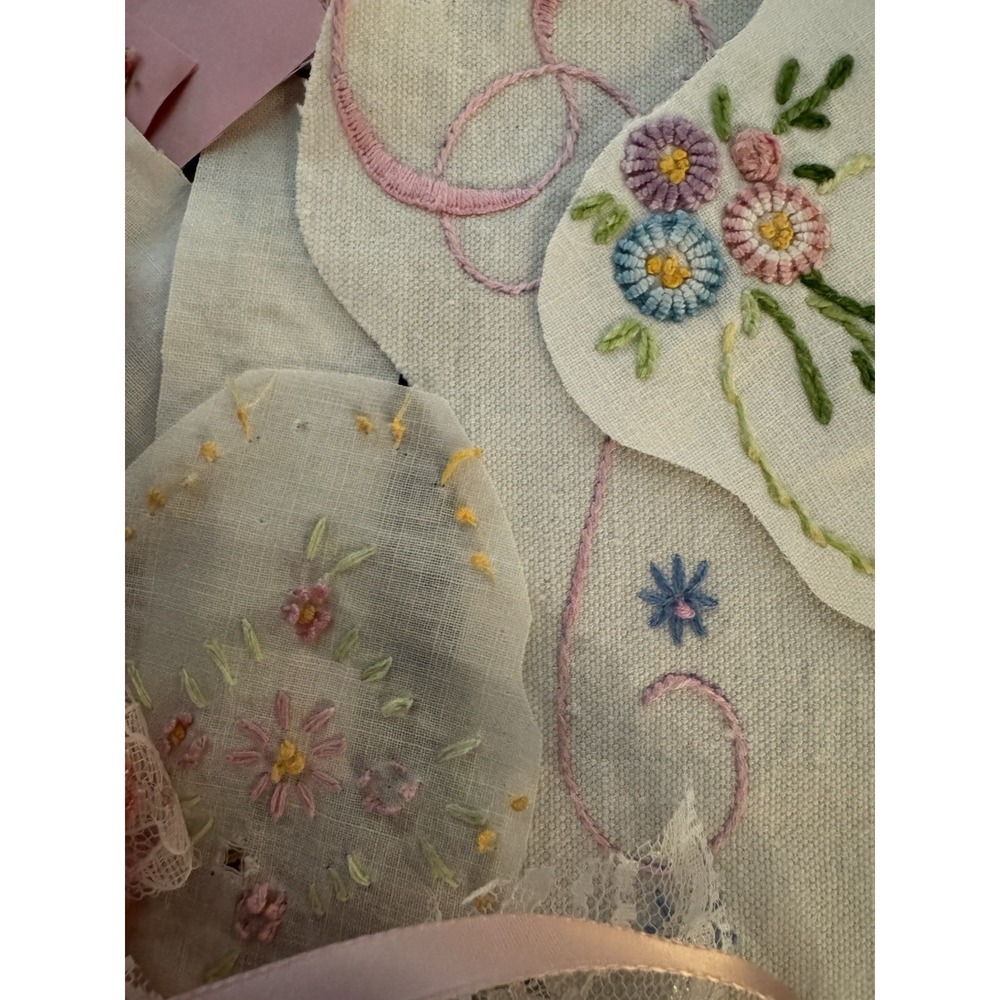 Blue  & Pink Kit 35+ Vintage Embroidered Linens Lace Button Junk Journal vintage - Picture 11 of 16